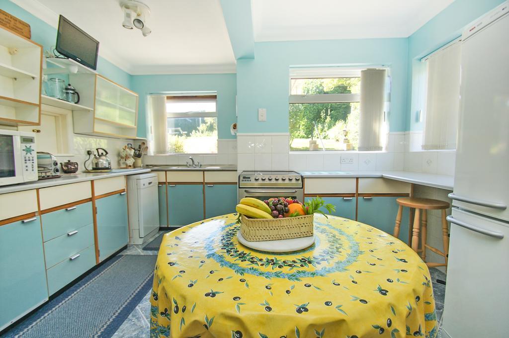 Dean Court Garden - Parking - By Brighton Holiday Lets Exterior photo